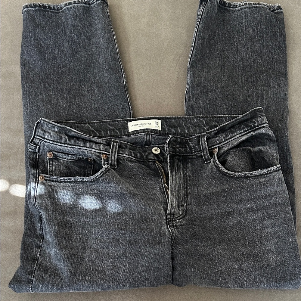 Abercrombie and Fitch Mid Rise 90’s Ankle Dark Wash Jeans